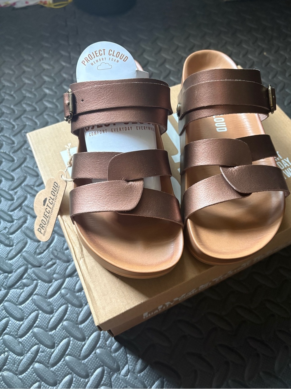 Project Cloud Convertible Strap Platform NWT